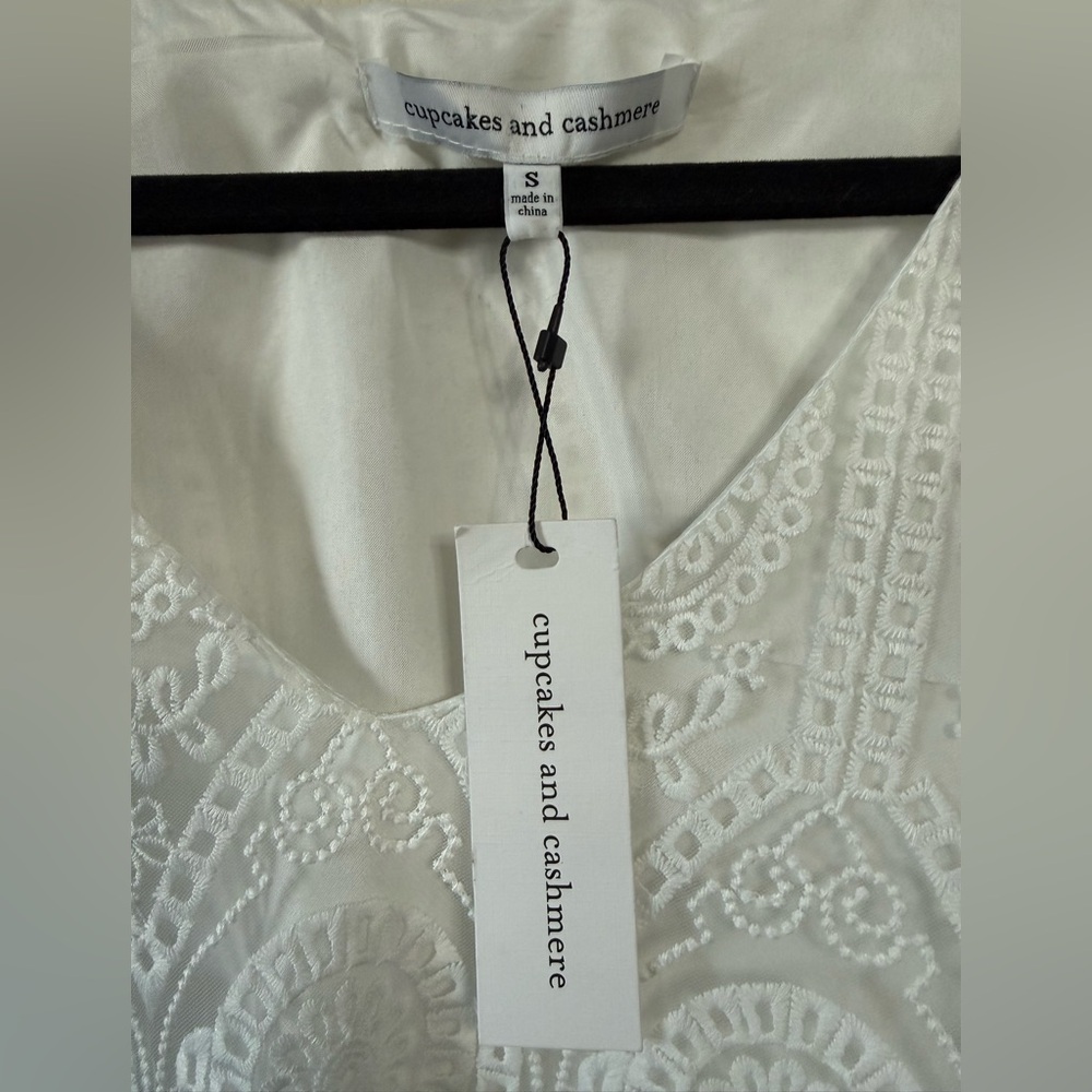 Cupcakes & Cashmere White Bell Sleeve Embroidered Dress - Small - NEW! - Picture 5 of 12